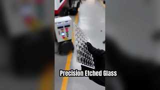 Kwadrat wycinany laserowo z ultra białego szkła trawionego o grubości 4 mm